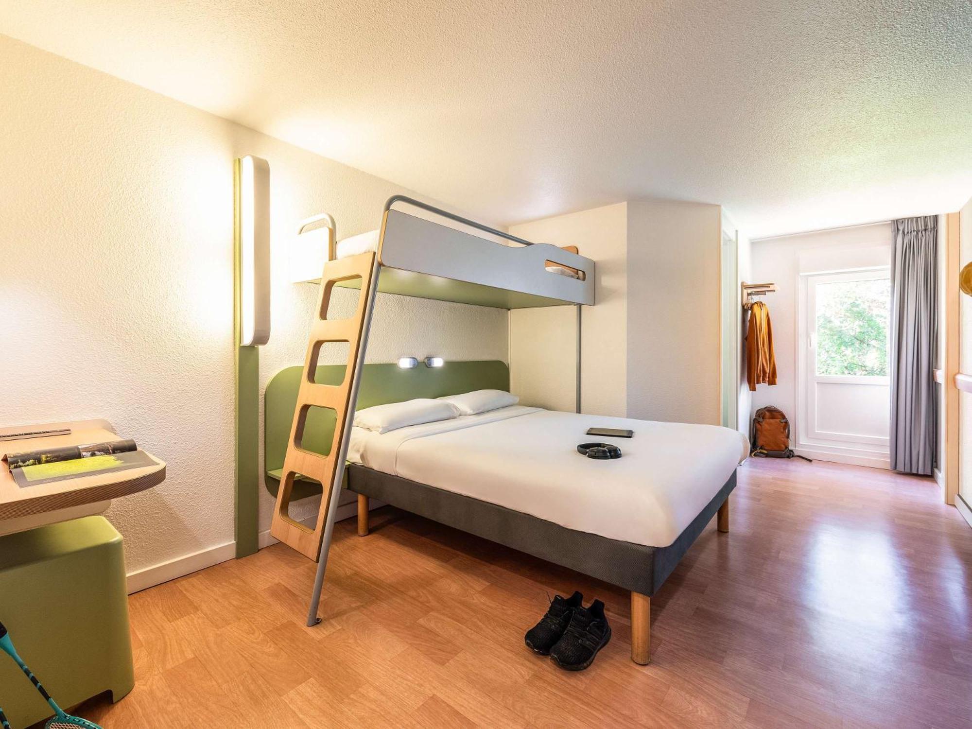 Ibis Budget Villefranche Limas Bagian luar foto