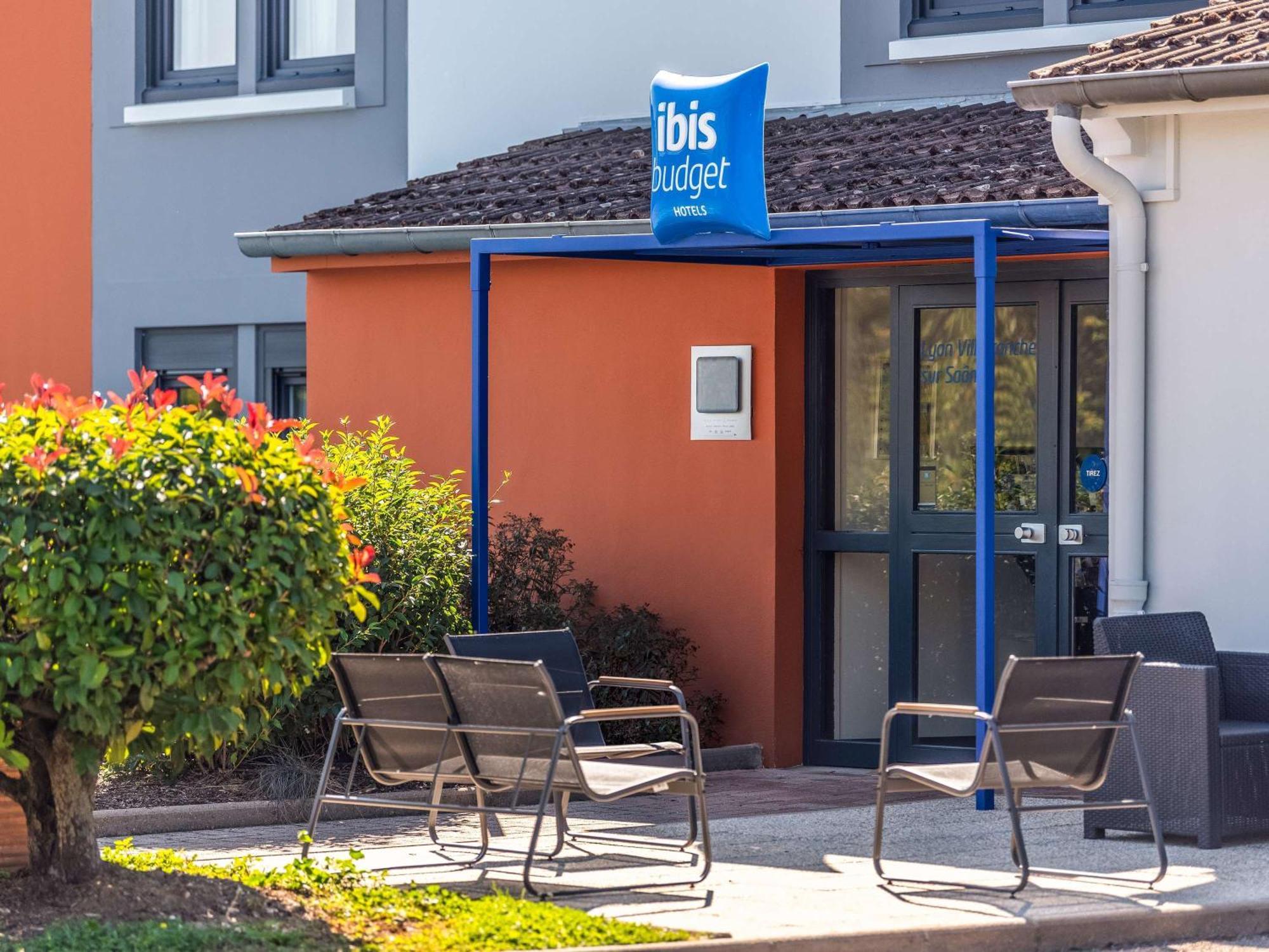 Ibis Budget Villefranche Limas Bagian luar foto