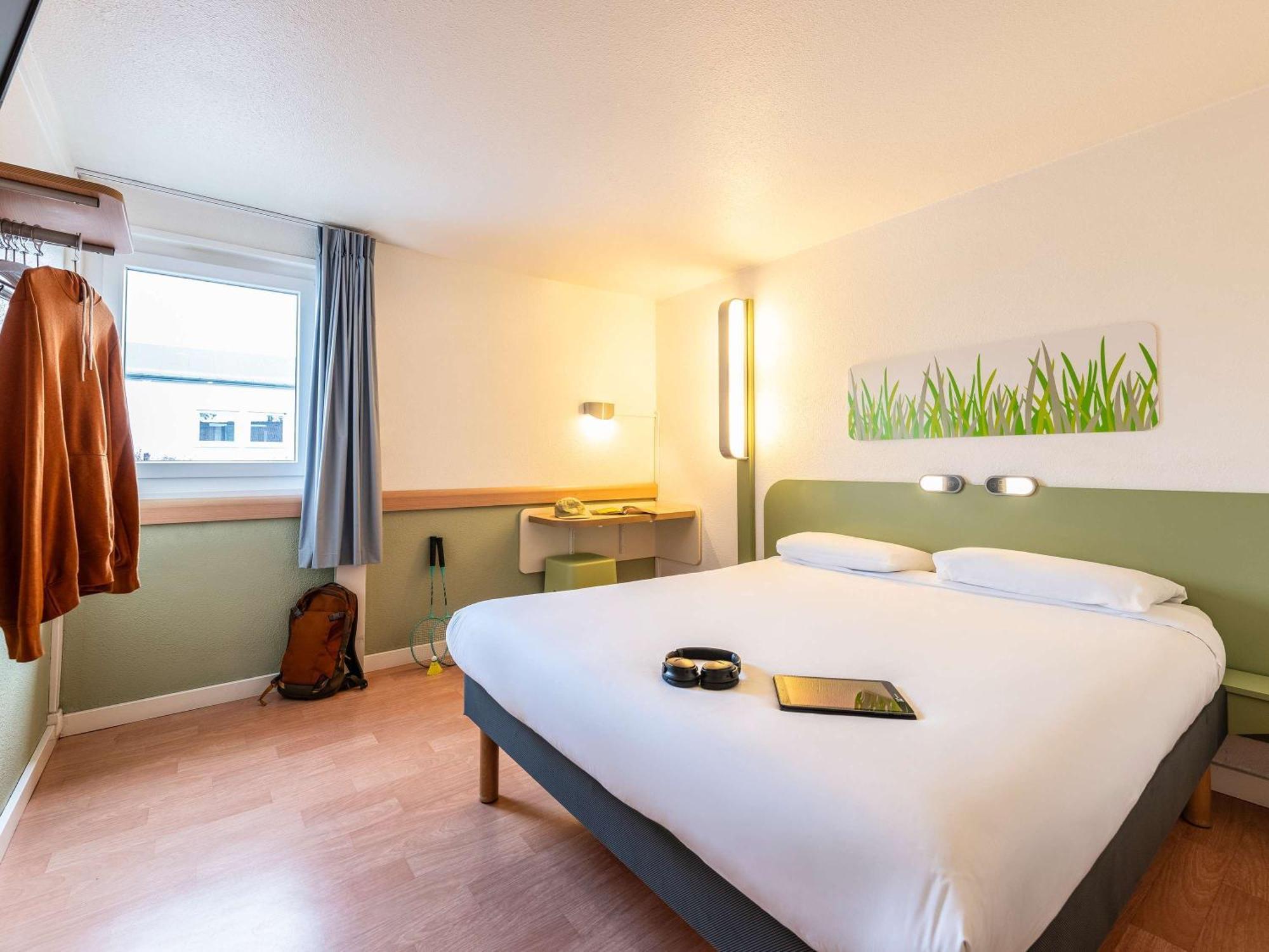 Ibis Budget Villefranche Limas Bagian luar foto