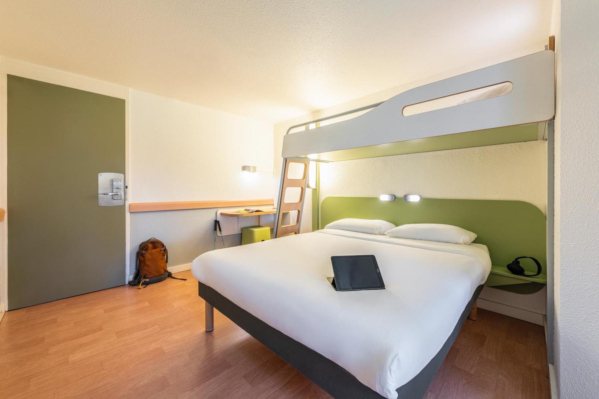 Ibis Budget Villefranche Limas Bagian luar foto