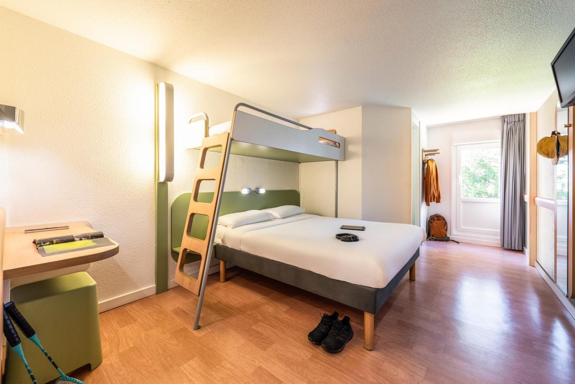 Ibis Budget Villefranche Limas Bagian luar foto