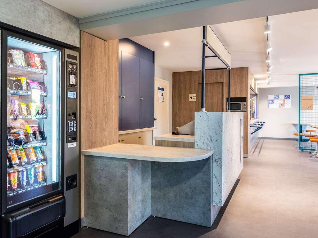 Ibis Budget Villefranche Limas Bagian luar foto